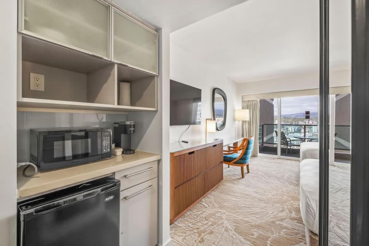 Holiday home With Partial Ocean View & Balcony Unit 1901 Honolulu